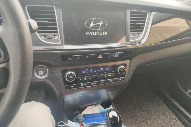 Used Hyundai Mistra 2014 1.8L Automatic Smart GLS Audio And AC Panel