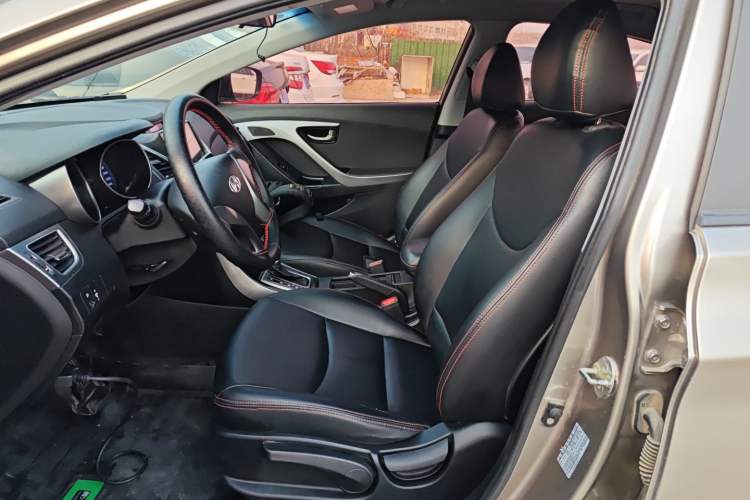 Used Hyundai Elantra (5th Generation / Langdong) 2015 1.6L Automatic Fashion Model