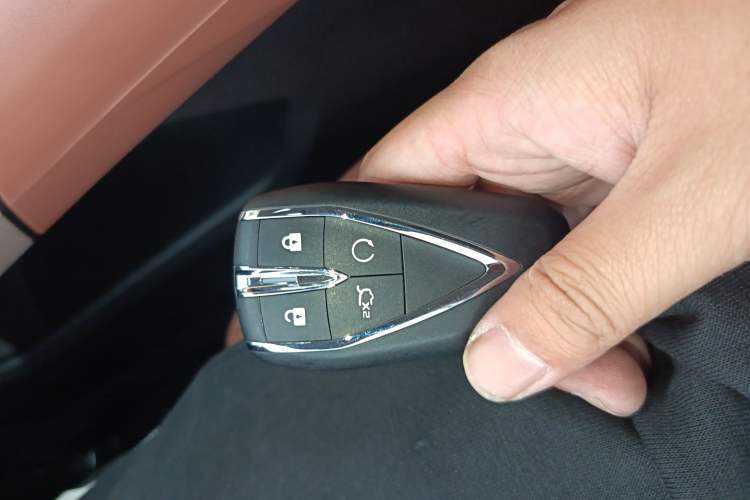 Used CHANGAN Eado 2025 Blue Whale 1.5T 500Bar Flagship Model
