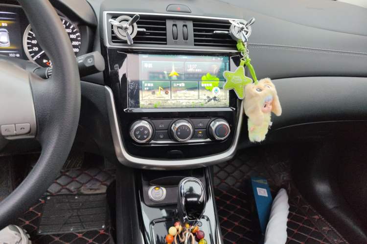 Used Nissan Tiida 2019 1.6L CVT Smart Drive Version China VI Standard Audio And AC Panel