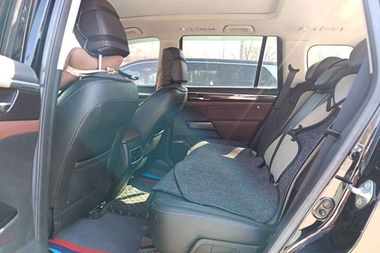 Used GAC Trumpchi GS8 2017 320T Two-Wheel Drive Luxury Smart Connectivity Version (7 Seats) Left Rear Seat