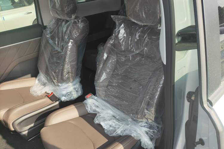 Used Wuling Wuling Starlight 730 2025 Model Plug-in Hybrid 125km Luxury Edition
