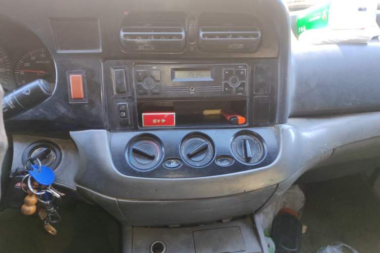 Used Jinbei Hiace 2011 2.0L 5th Generation Power King Classic 4G20D4B
