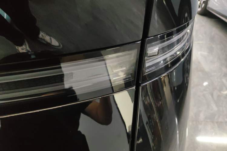 Used XPeng X9 2025 740 Ultra-Long Range Max Exterior 3