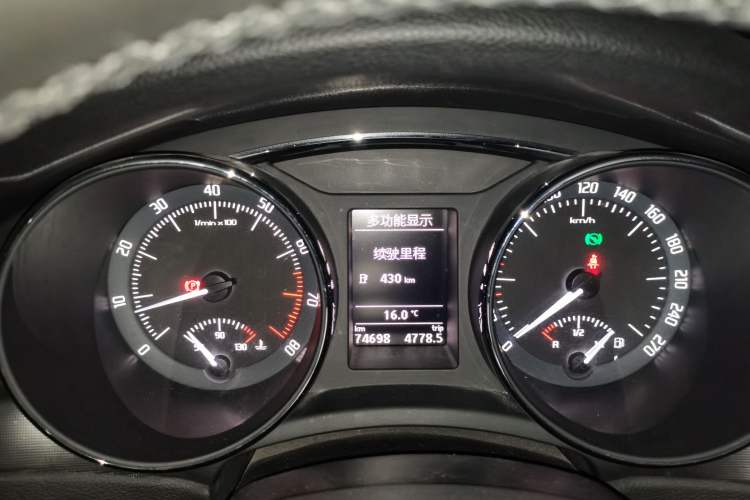 Used Skoda Superb 2013 1.8TSI Automatic Yashi Edition