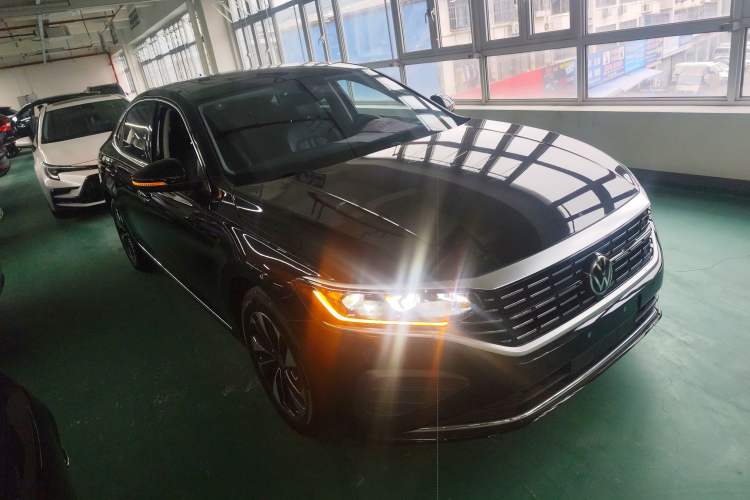 Used Volkswagen Passat 2024 280TSI Elite Edition Front Right 45 Deg