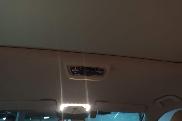 Used Mercedes-Benz V-Class 2021 V 260 Prestige Edition Headliner