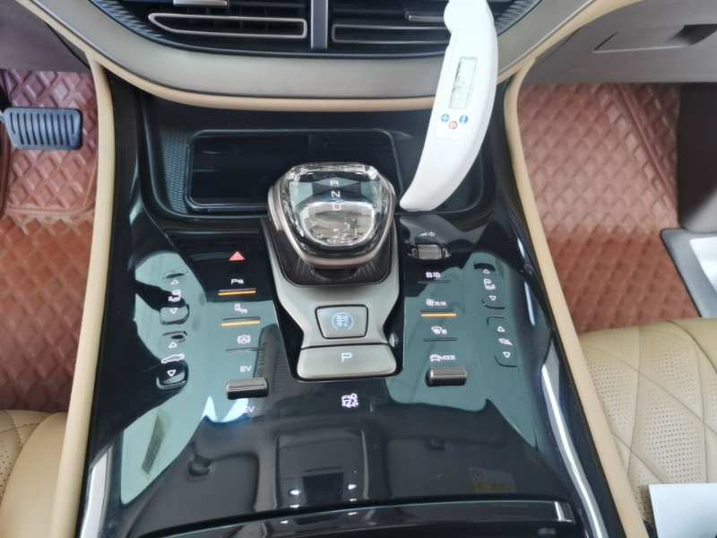 Used Denza D9 2022 DM-i 970 Four-Wheel Drive Prestige Model — 13