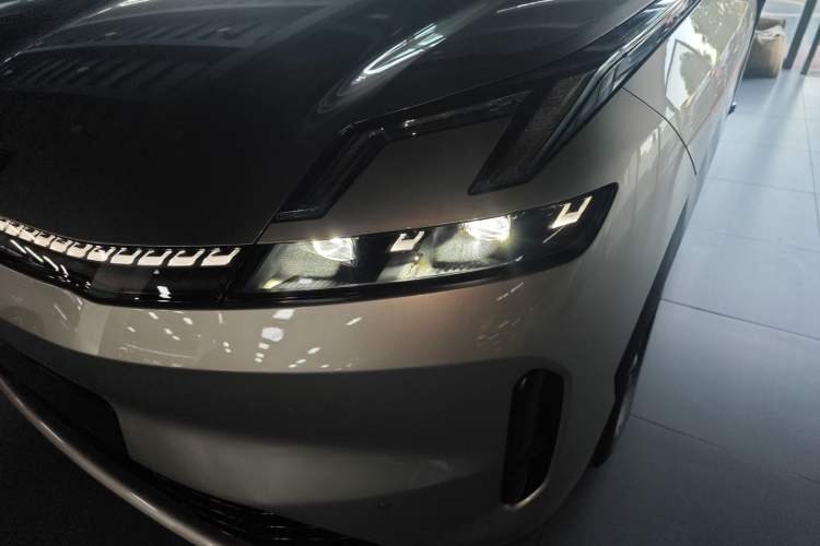 Used Lynk & Co 08 EM-P 2023 245km Ultra-Long Range Halo