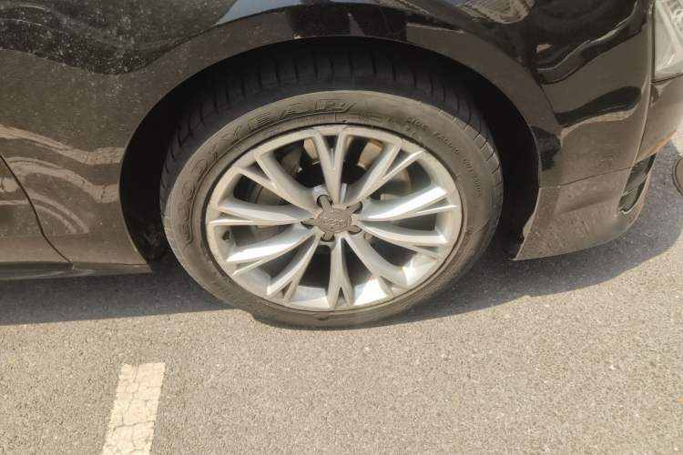 Used Audi A8 2017 A8L 45 TFSI quattro Leading Elite Edition Right Front Wheel Hub