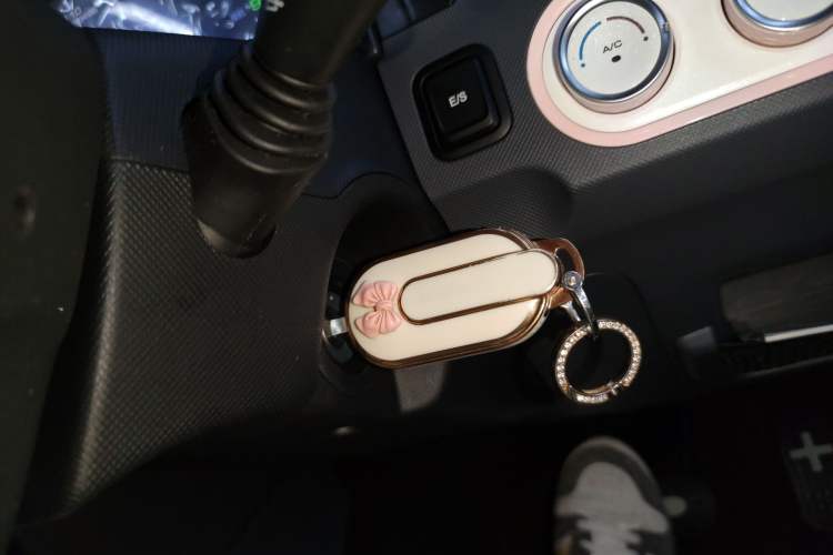 Used Wuling Hongguang MINIEV 2022 Macaron Premium Model – Lithium Iron Phosphate