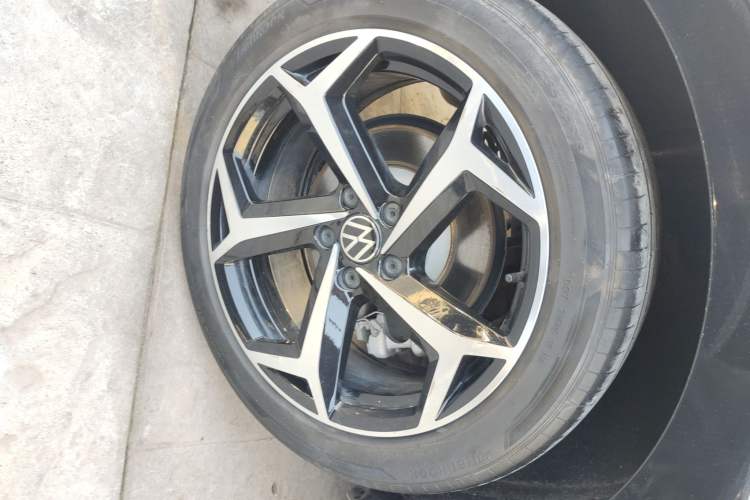 Used Volkswagen Magotan 2023 2 Million Units Limited Edition 330TSI DSG Leading Version Right Rear Wheel Hub