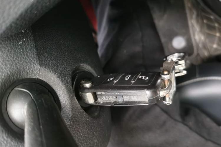 Used Volkswagen Santana 2016 1.6L Manual Comfort Edition
