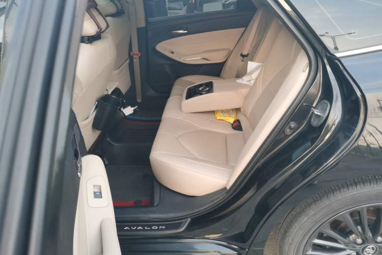 Used Toyota Avalon 2019 2.0L XLE Premium Edition China VI Left Rear Seat