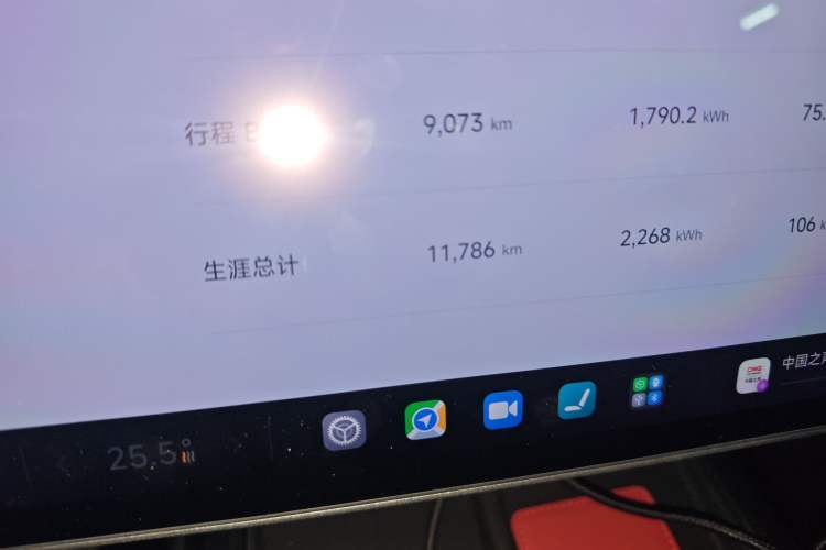 Used Xiaomi Auto SU7 2024 Four-Wheel Drive Ultra-Long Range Advanced Intelligent Driving Max Edition Odometer Close Up