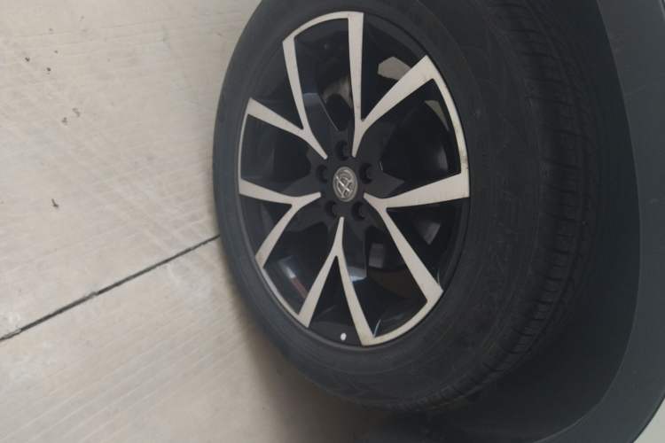 Used Brilliance V5 2014 1.5T Automatic Two-Wheel Drive Sport Model Right Rear Wheel Hub