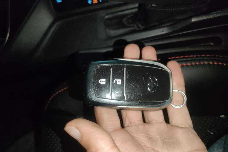 Used Toyota RAV4 2016 2.0L CVT Two-Wheel Drive Fashion Edition China V Standard
