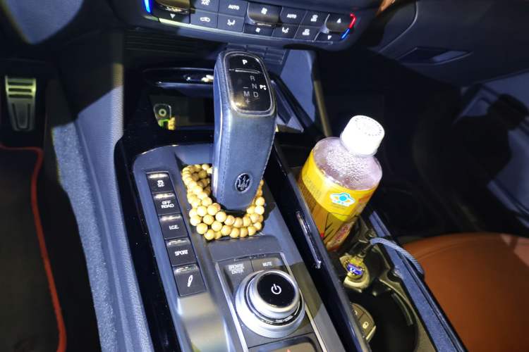 Used Maserati Levante 2021 3.0T Standard Edition Gear Lever