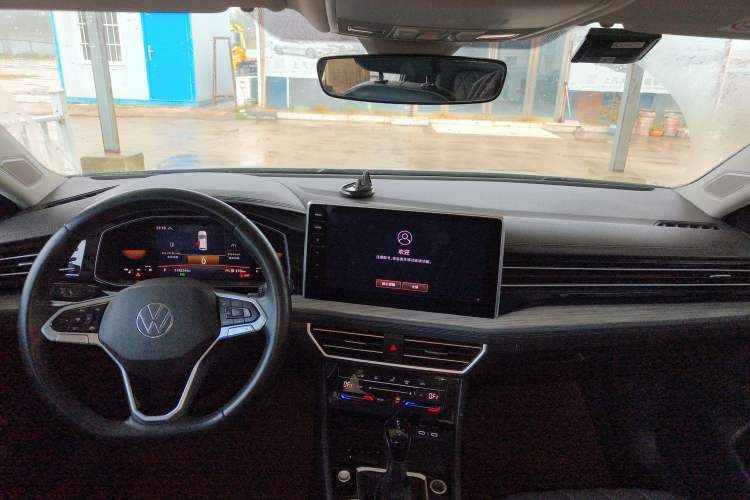 Used Volkswagen Sagitar 2023 200TSI DSG Excellence Edition Center Console