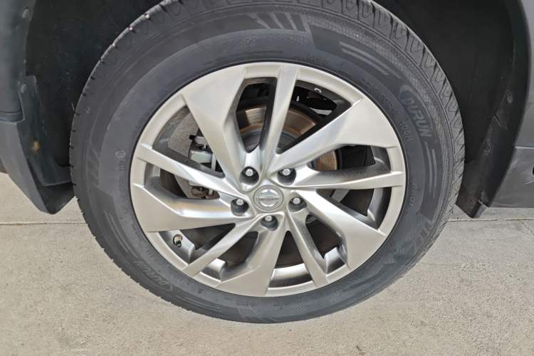 Used Nissan X-Trail 2014 2.5L CVT Ultimate Edition 4WD Exterior 5