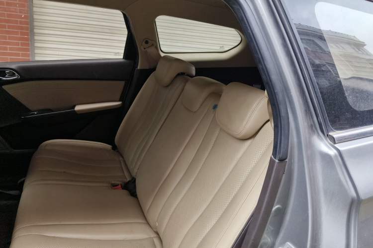 Used Baojun 310W 2017 1.5L Manual Fashion Model China V
