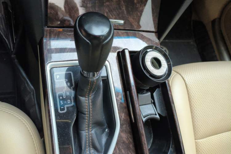 Used Toyota Camry 2016 2.0E 10th Anniversary Elite Edition
