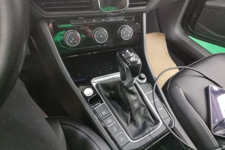 Used Volkswagen Sagitar 2021 200TSI DSG Comfort Connect Edition Gear Lever