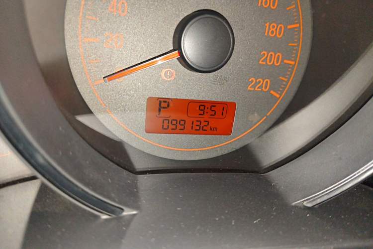 Used Honda Fit 2014 1.5L LX CVT Comfort Model Odometer Close Up