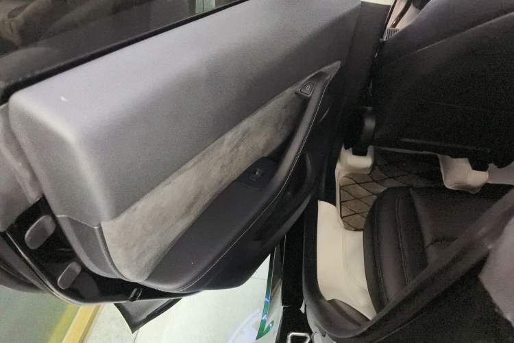 Used Tesla Model Y 2024 Rear-Wheel-Drive Version
