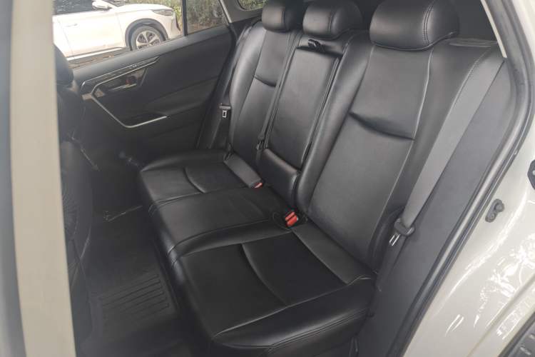 Used Toyota RAV4 2021 Revised Version Dual-Motor Hybrid 2.5L E-CVT Two-Wheel Drive Elite Edition
