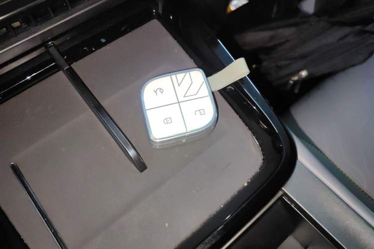 Used Lynk & Co 08 EM-P 2023 120km Long-Range Halo
