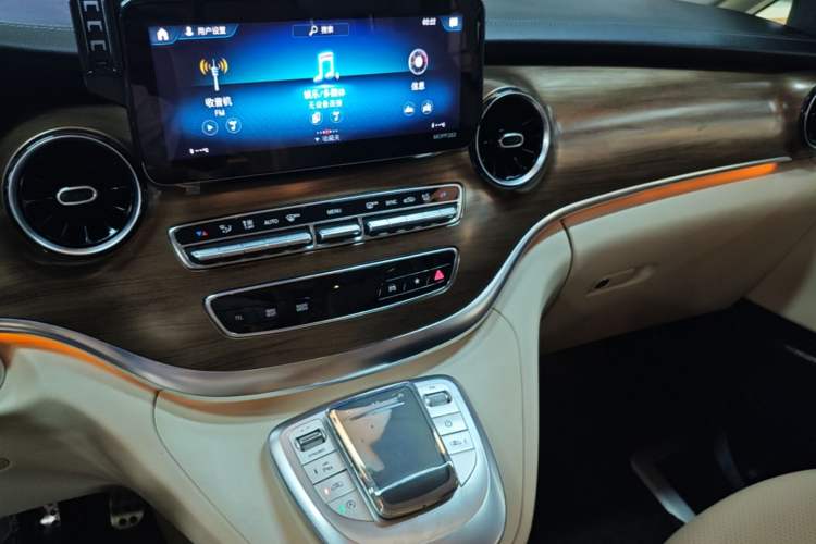 Used Mercedes-Benz V-Class 2021 V 260 L Long Wheelbase Prestige Edition Audio And AC Panel