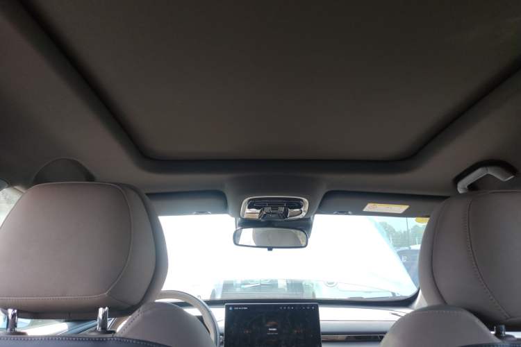 Used Chery Tiggo 8 PLUS C-DM 2025 1.5T 116 km Prestige Version 5 Seats
