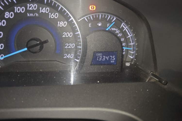 Used Toyota Camry 2015 2.0G Premier Edition Odometer Close Up