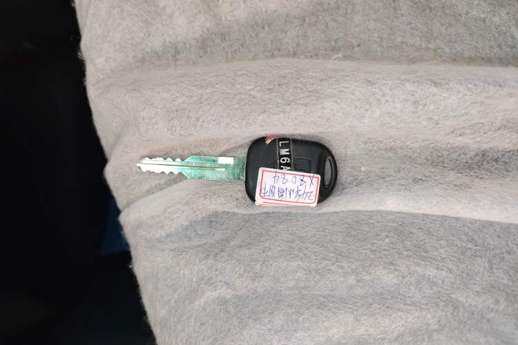 Used Jinbei Hiace X30 2023 1.5L Super-Comfortable Passenger Van 5/6/7-Seater Non-Air-Conditioned Version Model SWC15M