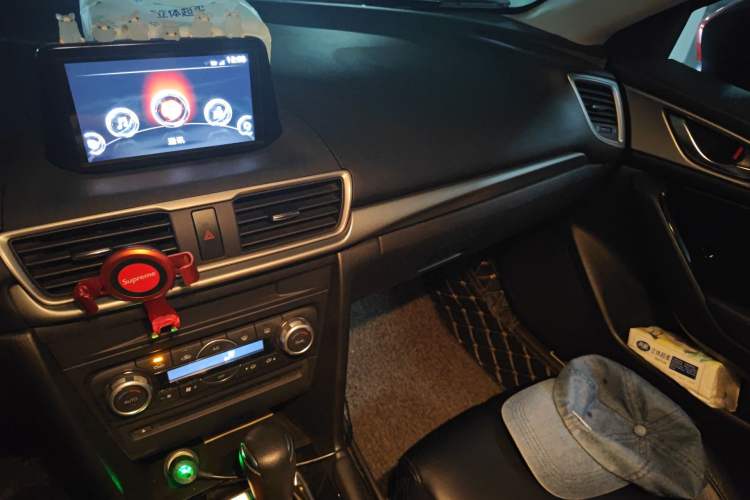 Used Mazda 3 Axela 2017 Hatchback 1.5L Automatic Luxury Model Emission Standard China V