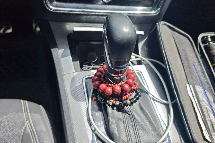 Used Roewe RX5 2016 20T Two-Wheel Drive Automatic Internet Smart Edition
