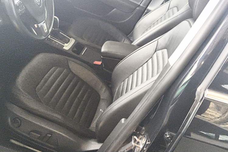 Used Volkswagen Magotan 2016 1.8TSI Smart Comfort Model Left Front Seat