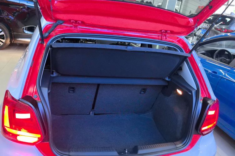 Used Volkswagen Polo 2016 1.6L Automatic Comfort Model
