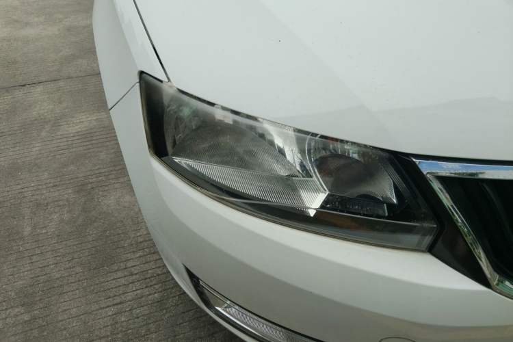 Used Skoda Rapid 2015 1.6L Automatic Smart Selection Model
