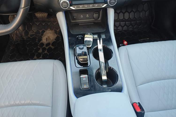 Used Nissan Sylphy 2023 Super Hybrid Electric Drive Ultra-Luxury Model Gear Lever