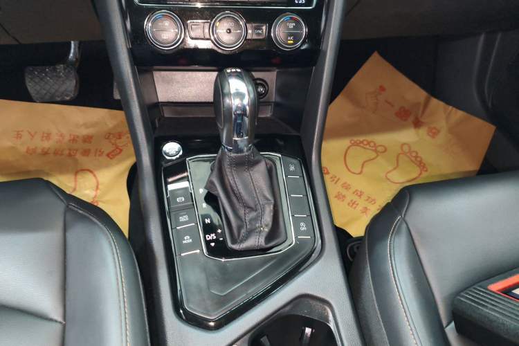 Used Volkswagen Tharu 2020 280TSI Two-Wheel Drive Luxury Edition China VI Standard Gear Lever