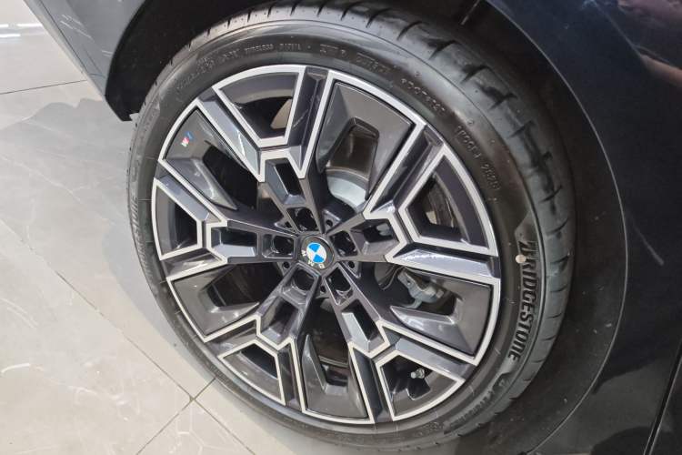 Used BMW 5 Series 2025 530Li Luxury Edition M Sport Package Right Rear Wheel Hub