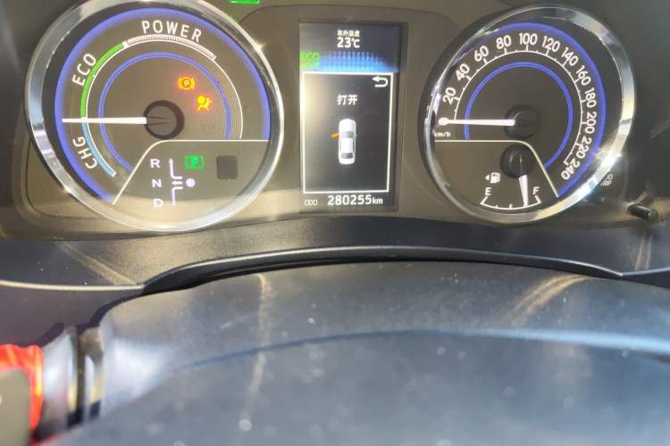 Used Toyota Levin 2016 Dual-Engine 1.8H GS E-CVT Elite Model with Sunroof Odometer Close Up