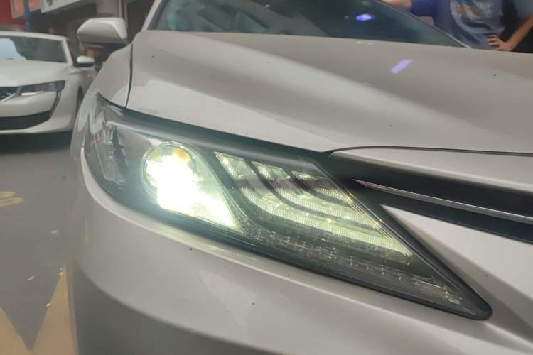 Used Toyota Camry 2021 2.5G Luxury Edition Right Front Headlight