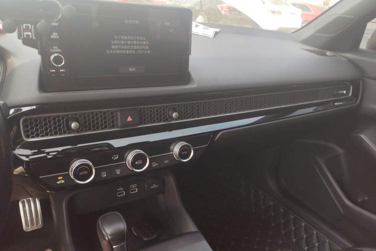 Used Honda Civic 2022 240TURBO CVT Dynamic Edition Audio And AC Panel