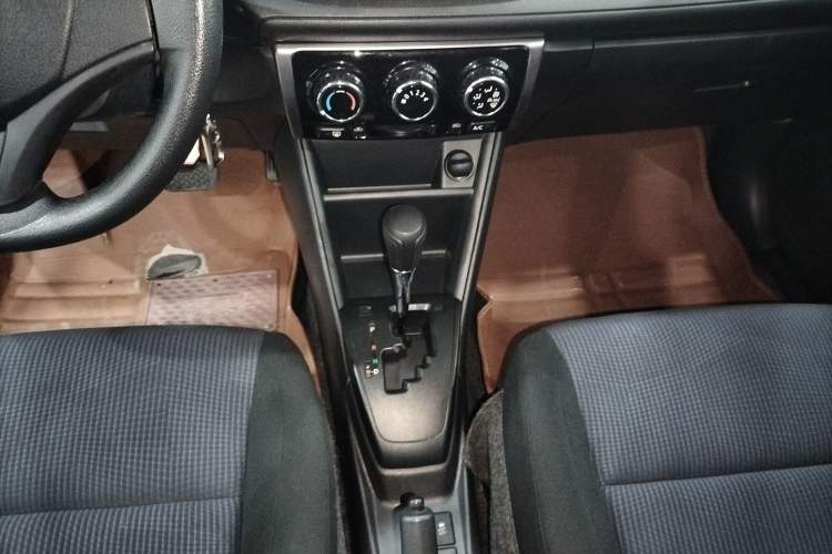 Used Toyota YARiS L Zhi Xiang 2020 1.5L CVT Leading Edition Gear Lever