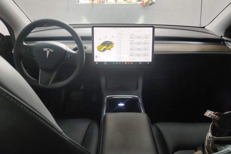 Used Tesla Model Y 2021 Standard Range Rear-Wheel Drive Version Center Console