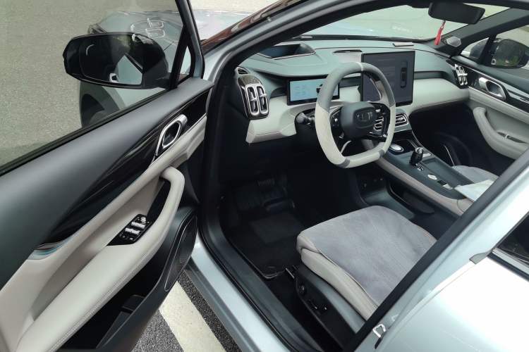 Used Geely Auto FX11 2025 4th Generation 1.5TD DCT Jinxiu
