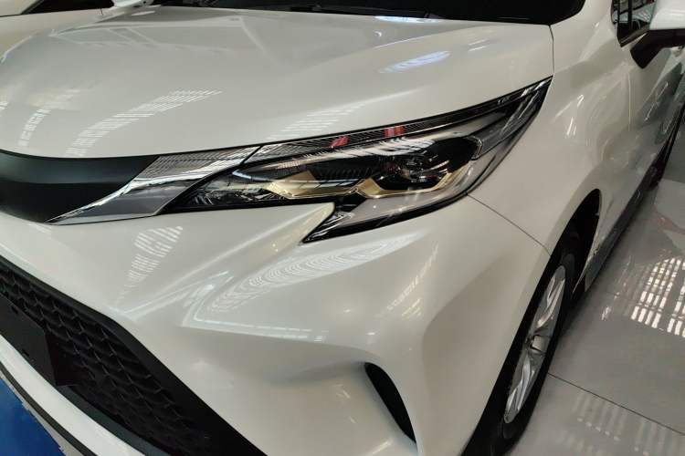 Used Toyota Granvia 2024 2.5L Hybrid Comfort Edition
